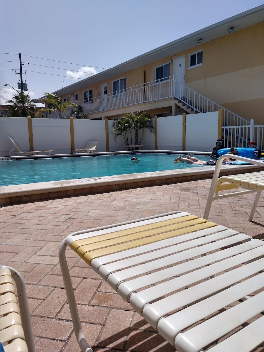 Birdsong Gulf Front Beach Suites